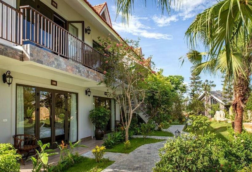 اتاق استاندارد با چشم‌انداز استخر, Bai Dinh Riverside Resort & Spa