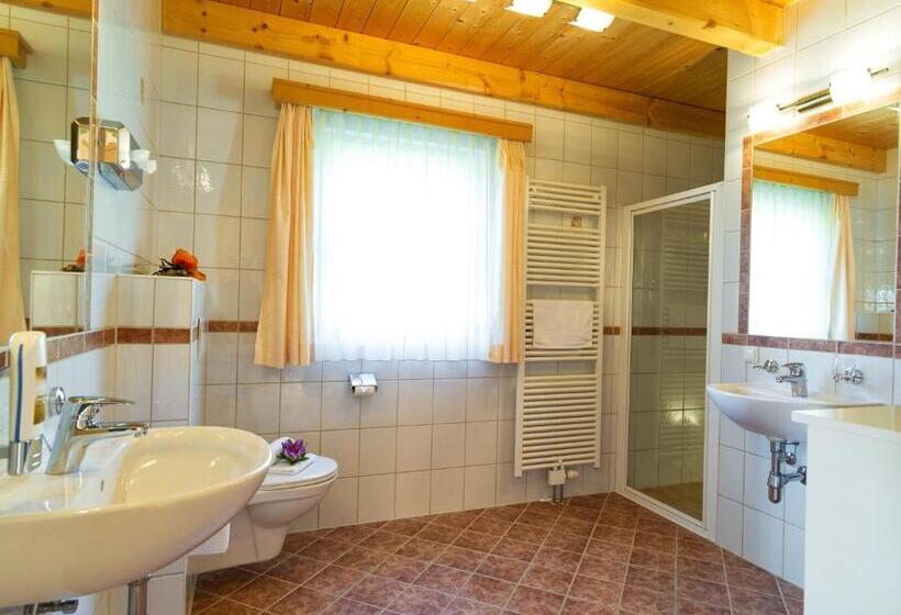 Апартаменты 3 Спальни, Alpenparks Hagan Lodge Altaussee