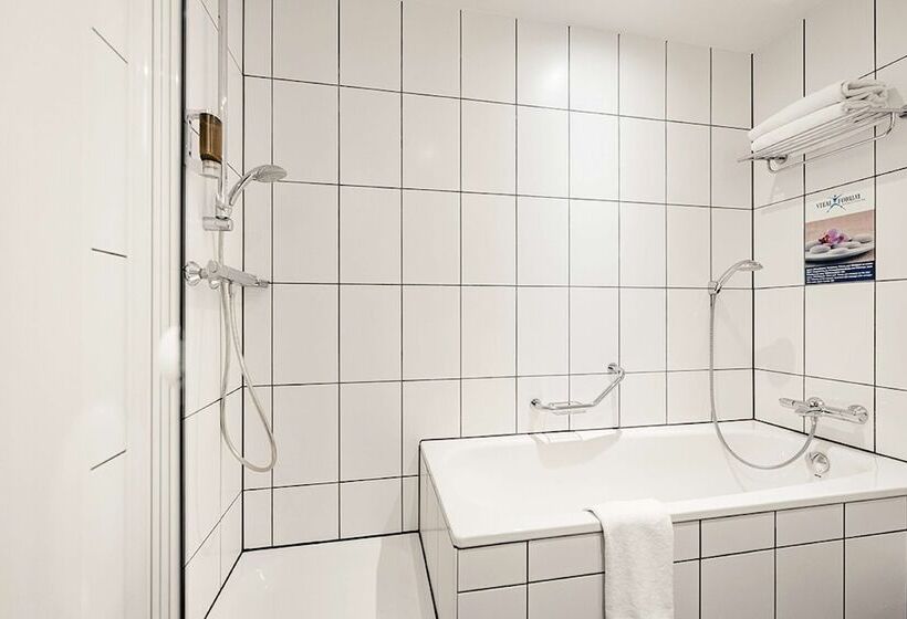 Люкс с Балконом, Schlosshotel Hellenstein