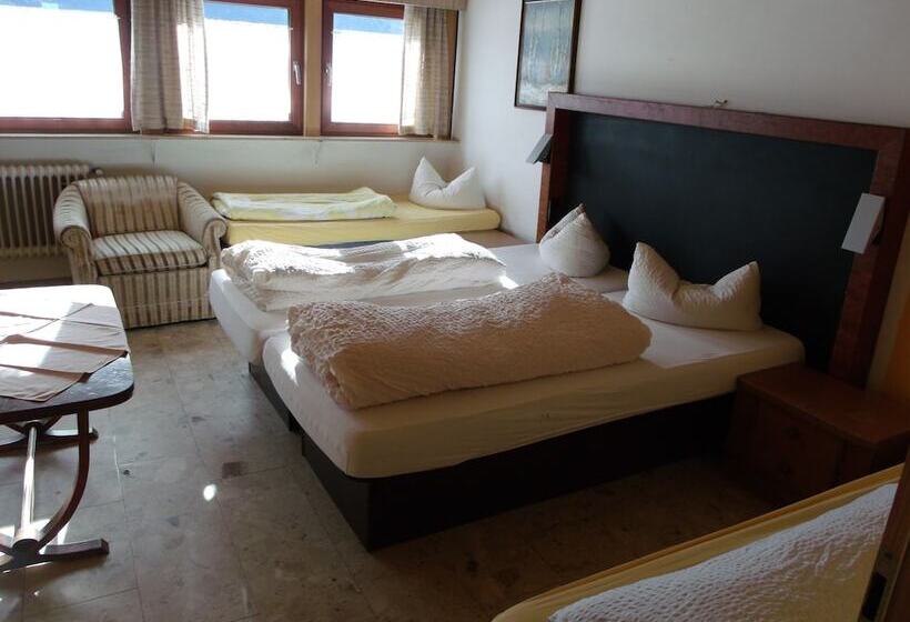 Номер Стандарт Трехместный, B+b Hotel Sonnenmatte Near Badeparadies