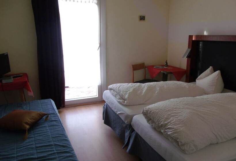 Номер Стандарт Трехместный, B+b Hotel Sonnenmatte Near Badeparadies