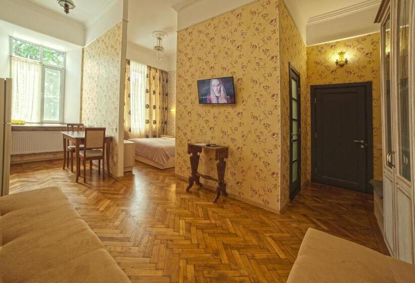 سوییت, Apart Hotel Kvartira 1