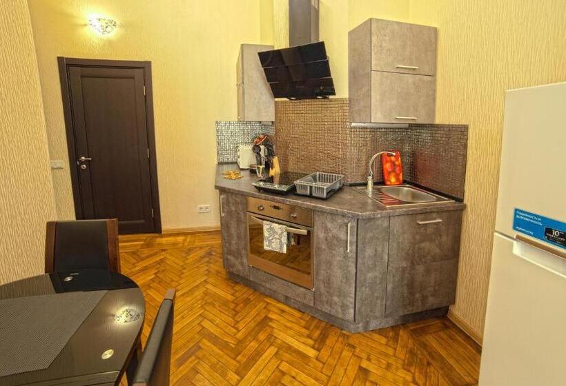 سوییت جونیور, Apart Hotel Kvartira 1