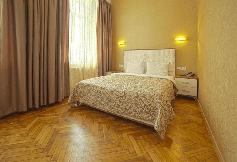 سوییت جونیور, Apart Hotel Kvartira 1