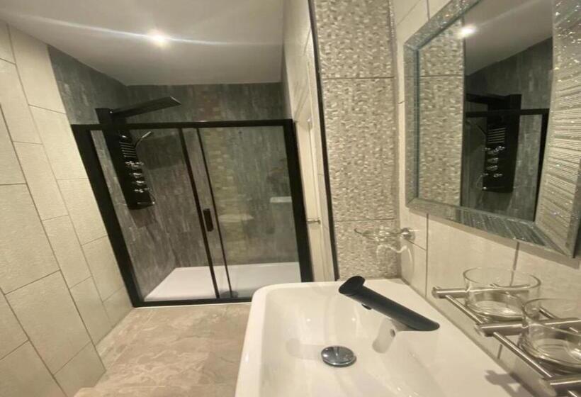 Четырехместный Номер Deluxe, Alexander Hotel Fully Refurbished All Rooms En Suite