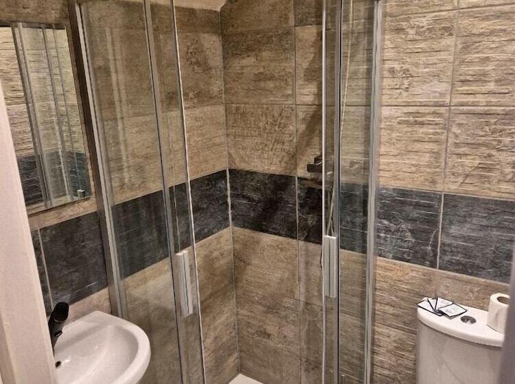 スタンダードルーム, Alexander Hotel Fully Refurbished All Rooms En Suite