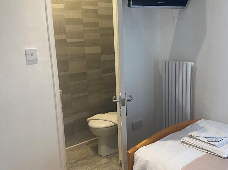 Номер Стандарт Индивидуальный, Alexander Hotel Fully Refurbished All Rooms En Suite
