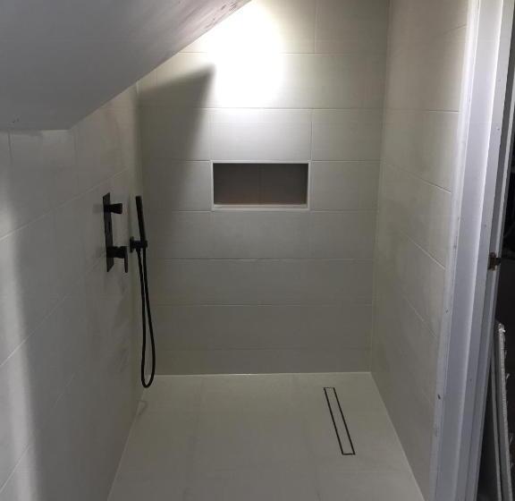 スタンダードルーム, Private Double Room With New Ensuite Shower Room