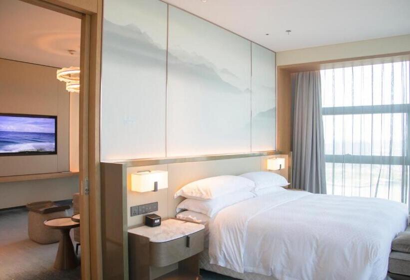 Люкс Премиум, Four Points By Sheraton Wuhan, Jiangxia