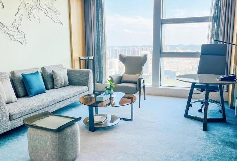 Люкс Повышенной Комфортности, Four Points By Sheraton Wuhan, Jiangxia