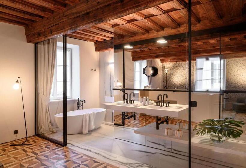 سوییت جونیور, Zlata Ladjica Boutique