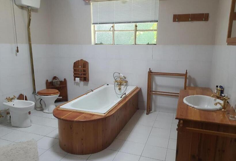 Семейный Номер, Lord Fraser Guest House