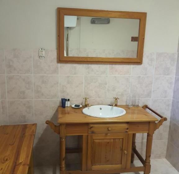 Семейный Номер, Lord Fraser Guest House