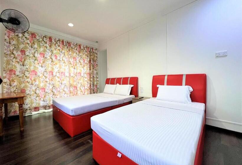 Трехместный Номер Стандарт с Балконом, Suang Noh Homestay Kundasang