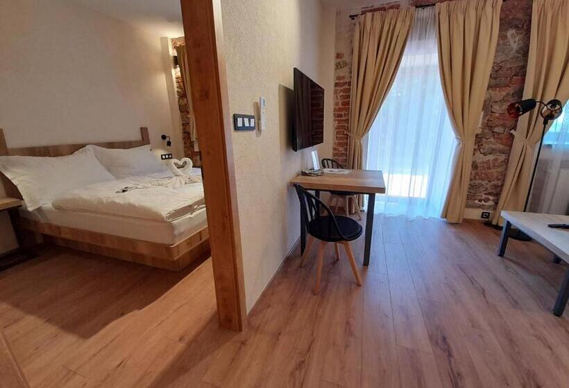 테라스 스위트, Residence Tvrz Skočice