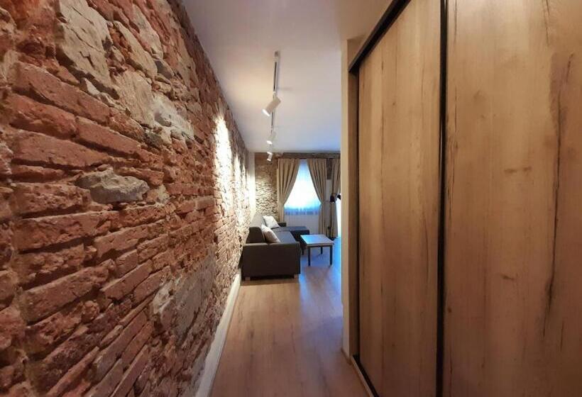 테라스 스위트, Residence Tvrz Skočice