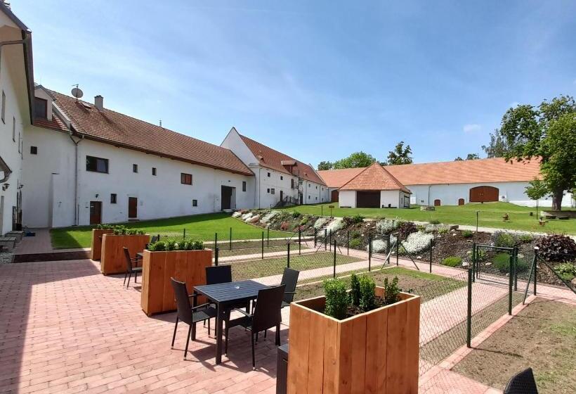 스탠다드 스튜디오 (테라스구비), Residence Tvrz Skočice
