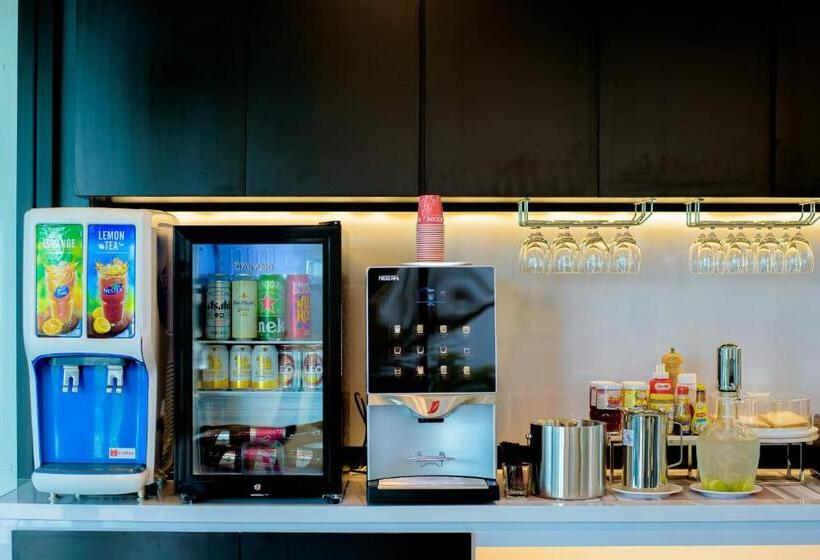 Студио Стандарт с Балконом, The Living Hotel Samutprakan