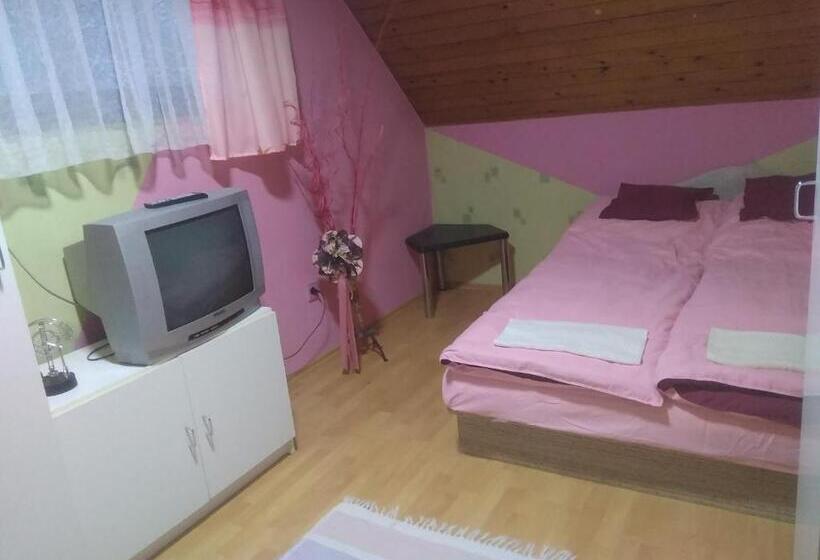 Номер Deluxe, Szivárvány Vendégház