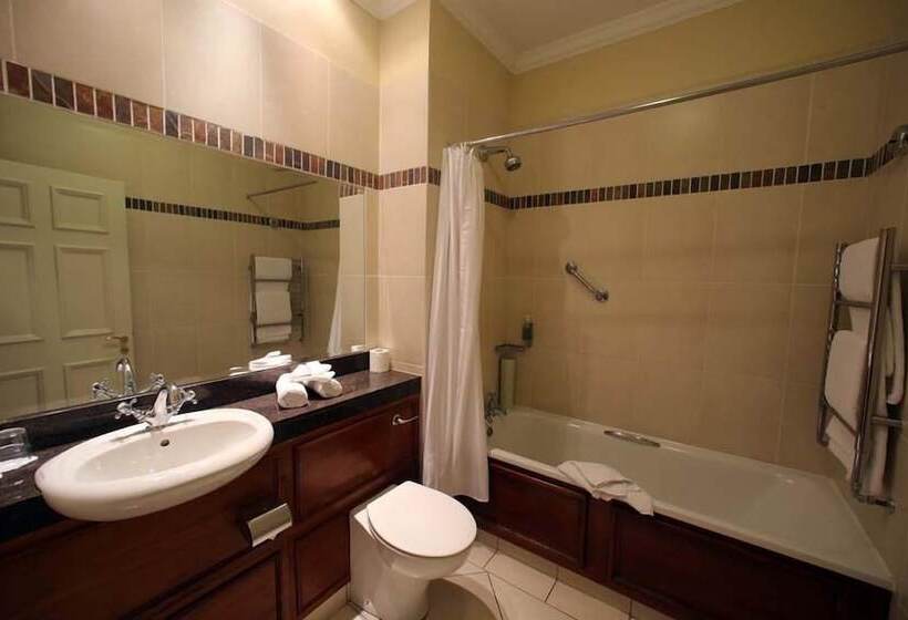 Семейный Номер, Clanard Court