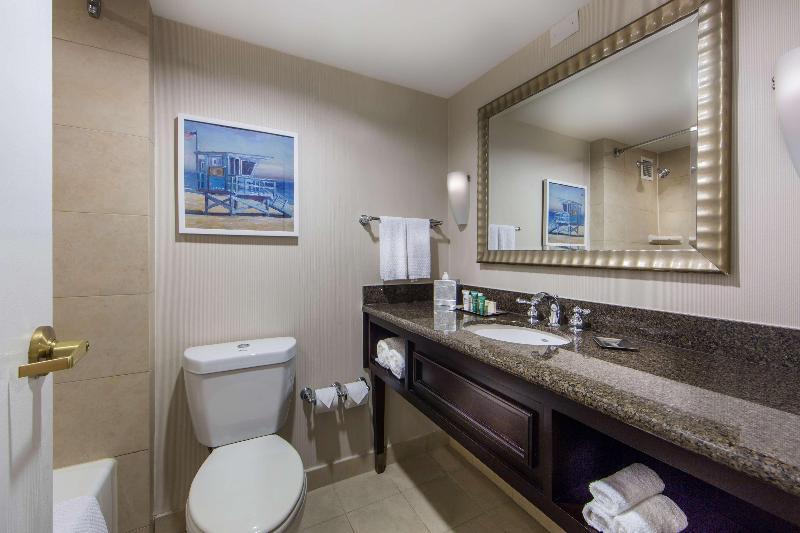 스탠다드 룸 킹사이즈 침대, Hilton Irvine/orange County Airport