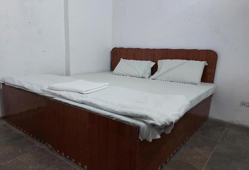 Трежместный Номер Economy, Spot On Welcome Inn