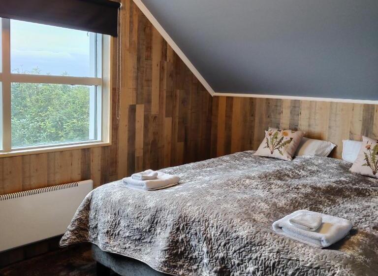 اتاق لوکس با چشم‌انداز دریا, Prestshús 2 Guesthouse
