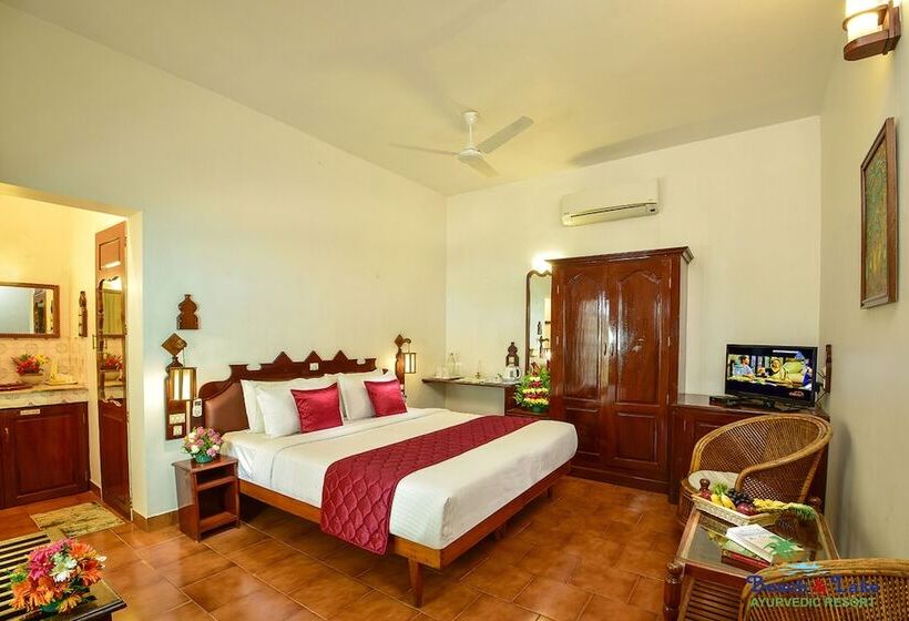 اتاق لوکس, Beach And Lake Ayurvedic Resort, Kovalam