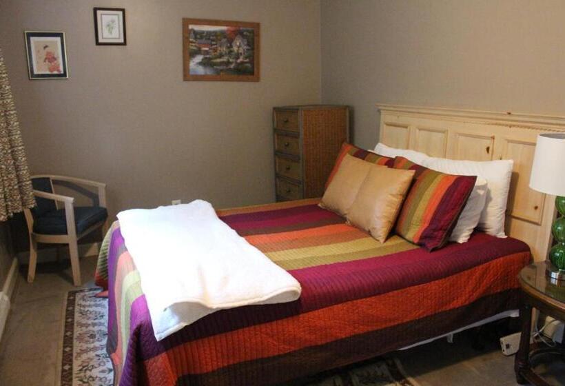 Номер Стандарт, Cliff Dwellers Inn