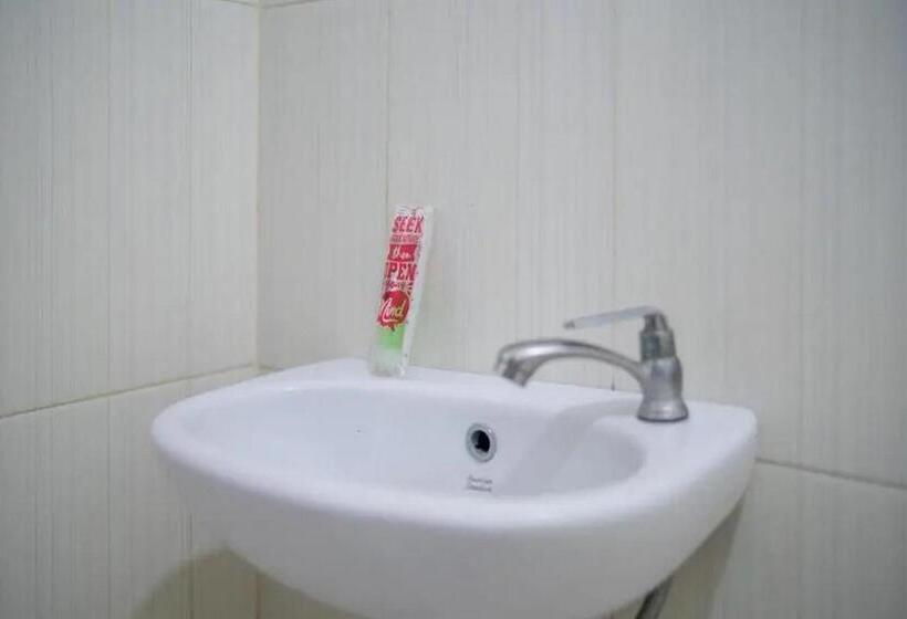 اتاق استاندارد, Reddoorz Syariah Near Syamsudin Noor Airport 4