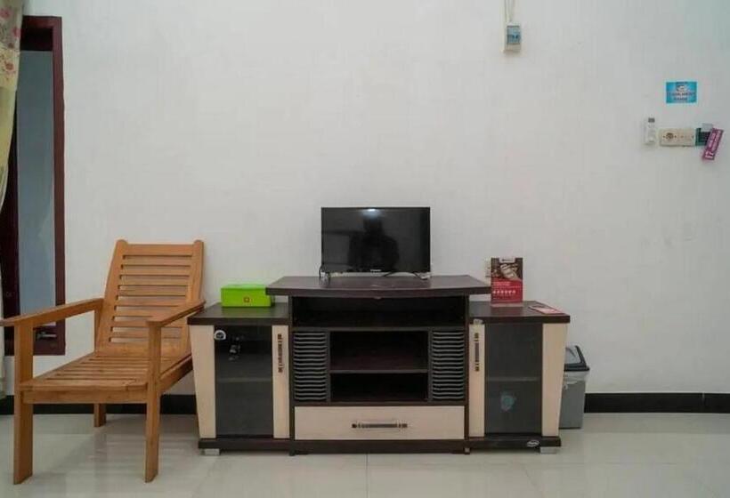 اتاق خانوادگی, Reddoorz Syariah Near Syamsudin Noor Airport 4