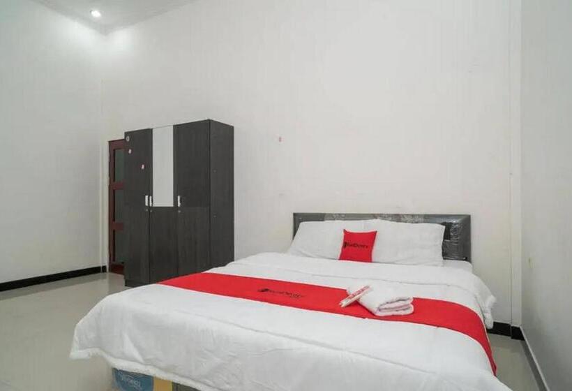 اتاق لوکس خانوادگی, Reddoorz Syariah Near Syamsudin Noor Airport 4