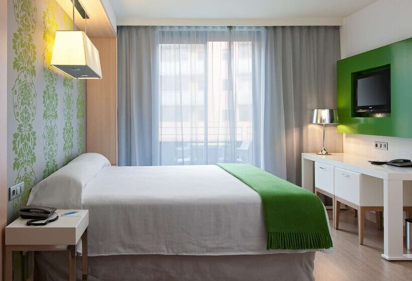 غرفة قياسية سرير مزدوج, Doubletree By Hilton Hotel Girona