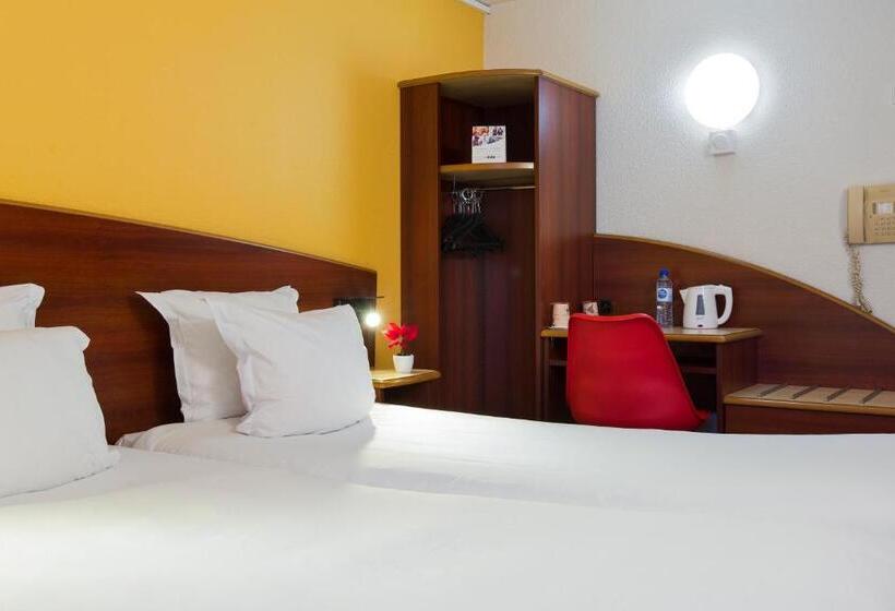 Номер Стандарт Трехместный, Comfort Hotel Etampes