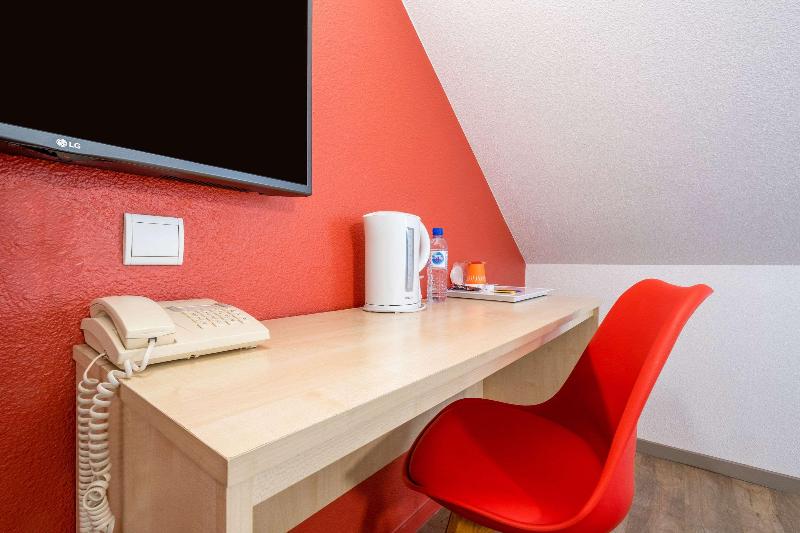 Номер Стандарт Индивидуальный, Comfort Hotel Etampes