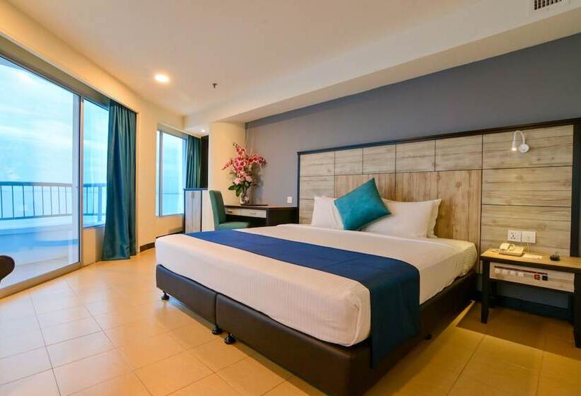 3 Bedroom Suite, Flamingo By The Beach Penang