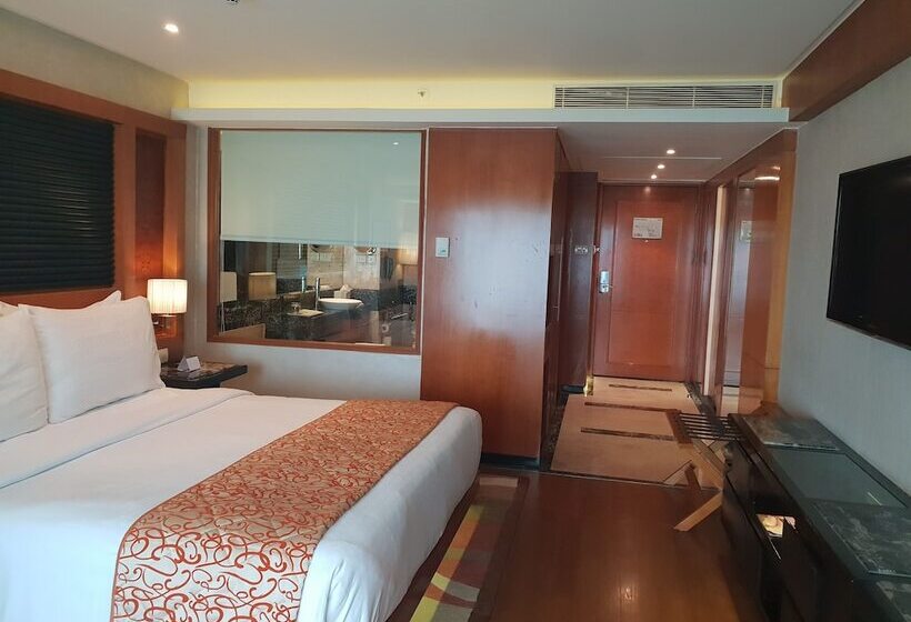 Номер Executive, Gokulam Grand Hotel & Spa Bangalore