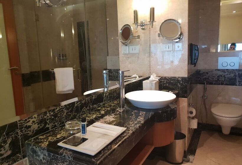 Номер Executive, Gokulam Grand Hotel & Spa Bangalore