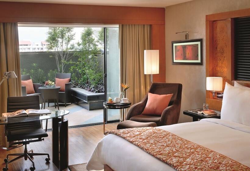 Номер Executive, Gokulam Grand Hotel & Spa Bangalore