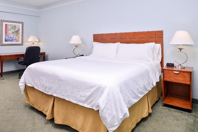 חדר סטנדרט עם מיטת קינג, Holiday Inn Express Tampa North Telecom Park, An Ihg