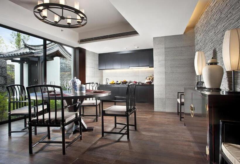 Вилла Deluxe 2 Спальни, Pullman Lijiang Resort & Spa
