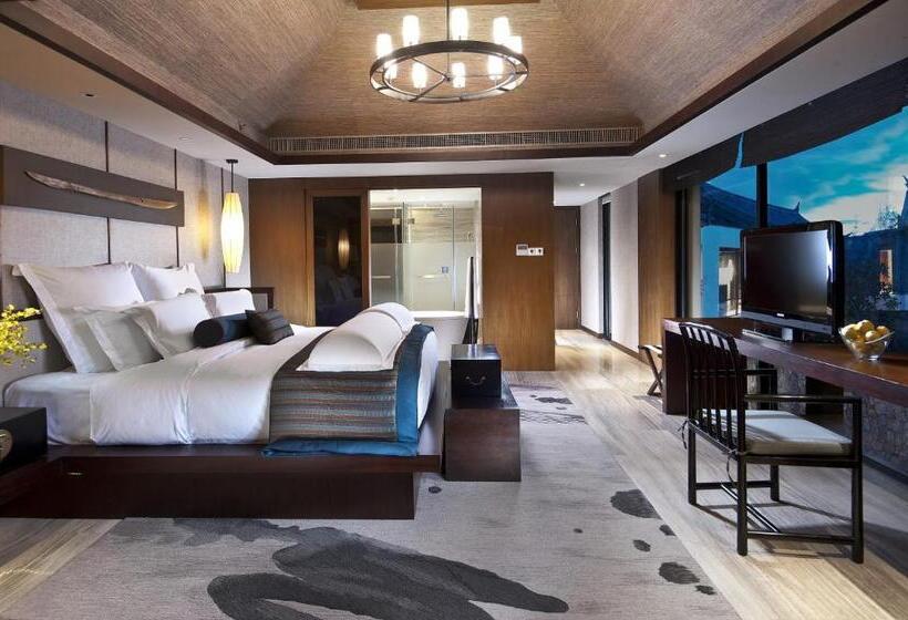 Вилла Deluxe 3 Спальни, Pullman Lijiang Resort & Spa