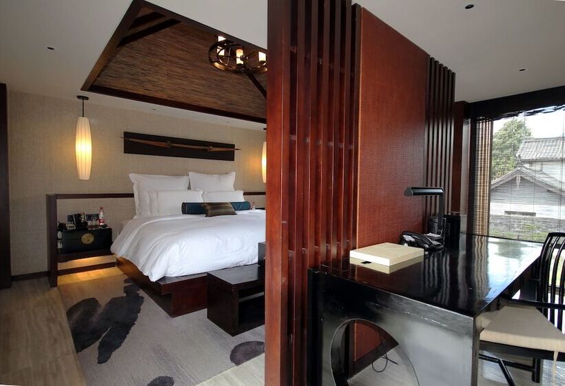 Вилла Deluxe 2 Спальни, Pullman Lijiang Resort & Spa