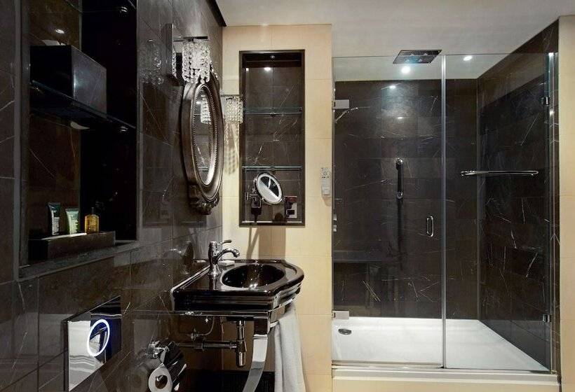 اتاق لوکس با تخت بزرگ, Hilton London Syon Park