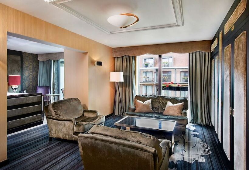 سوئیت جونیور با تخت بزرگ, Hilton London Syon Park