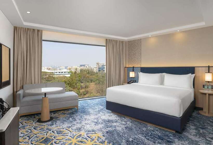 اتاق دلوکس با تخت کینگ و چشم‌انداز, Hilton London Syon Park