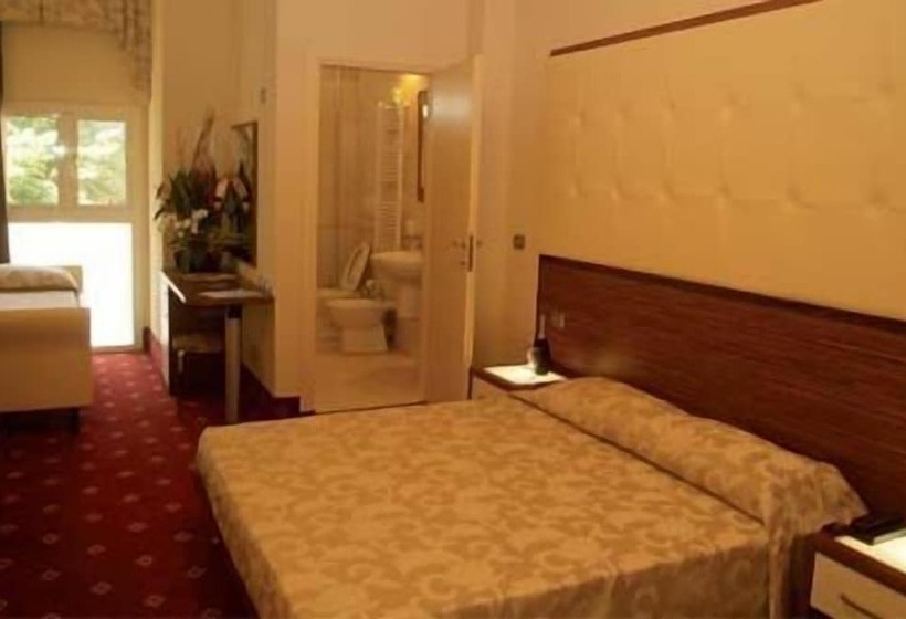 اتاق استاندارد سه نفره, In