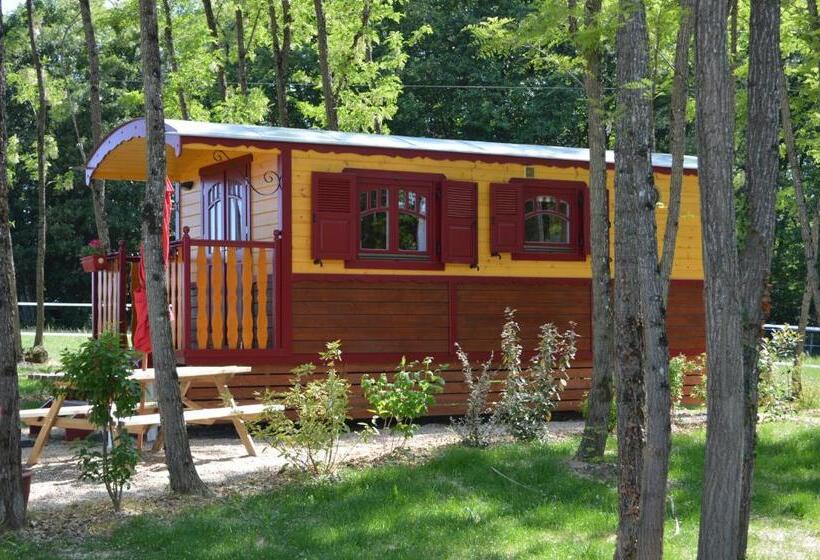 Семейное Бунгало, La Fontaine De La Chapinière Cw