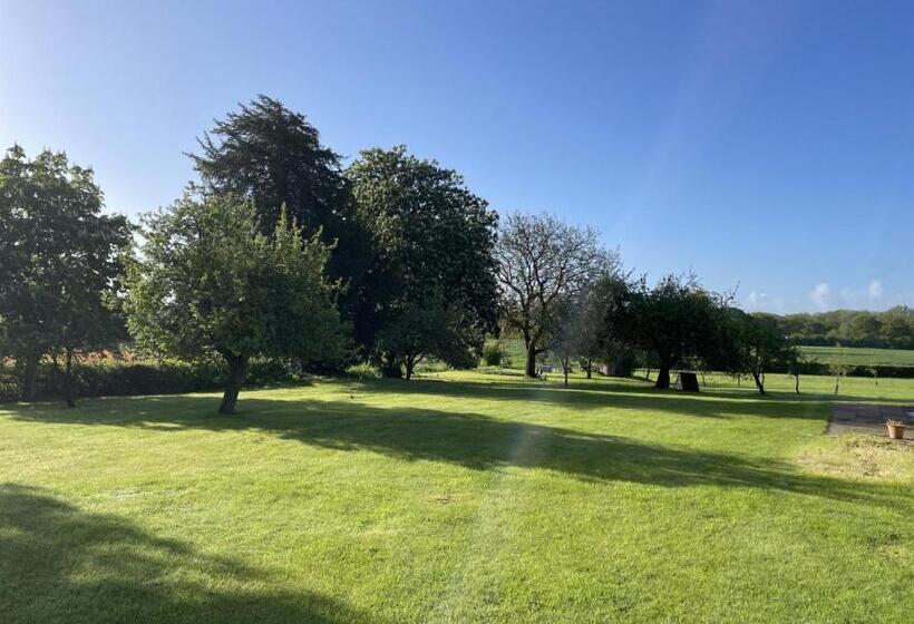Номер Стандарт, Little Park Farm Queen Anne Farmhouse & Apartments