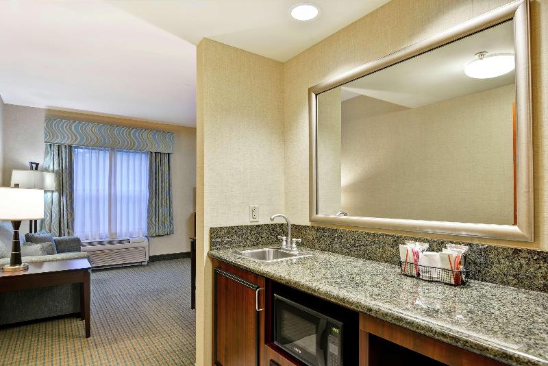 스탠다드 스튜디오 킹침대, Hampton Inn & Suites Wilkes Barre/scranton